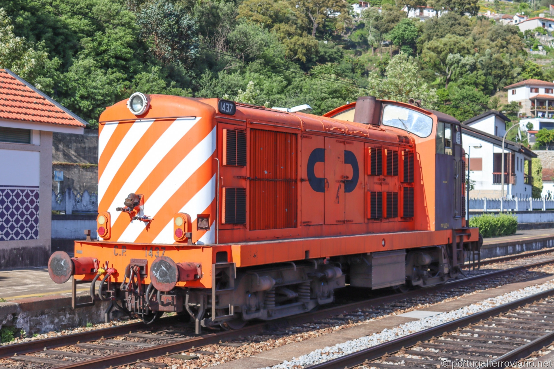 EE 1437
