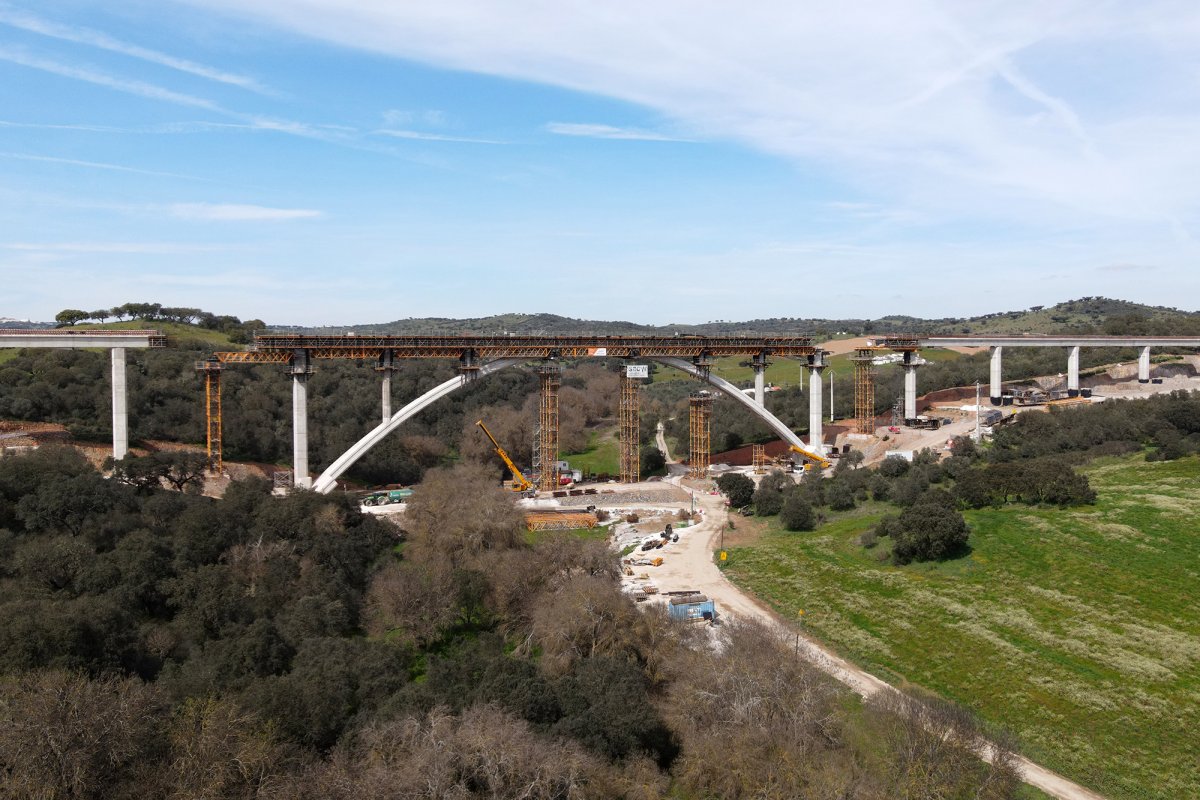 Em construção, em 2023