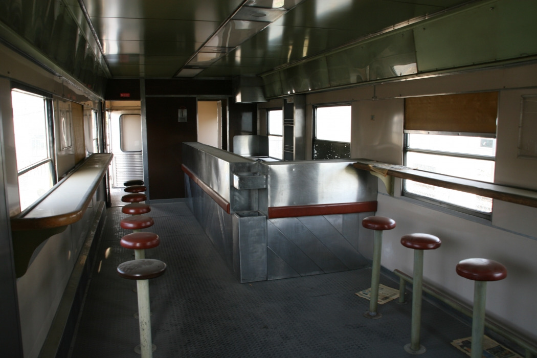 85-40 002 Interior_Bar
