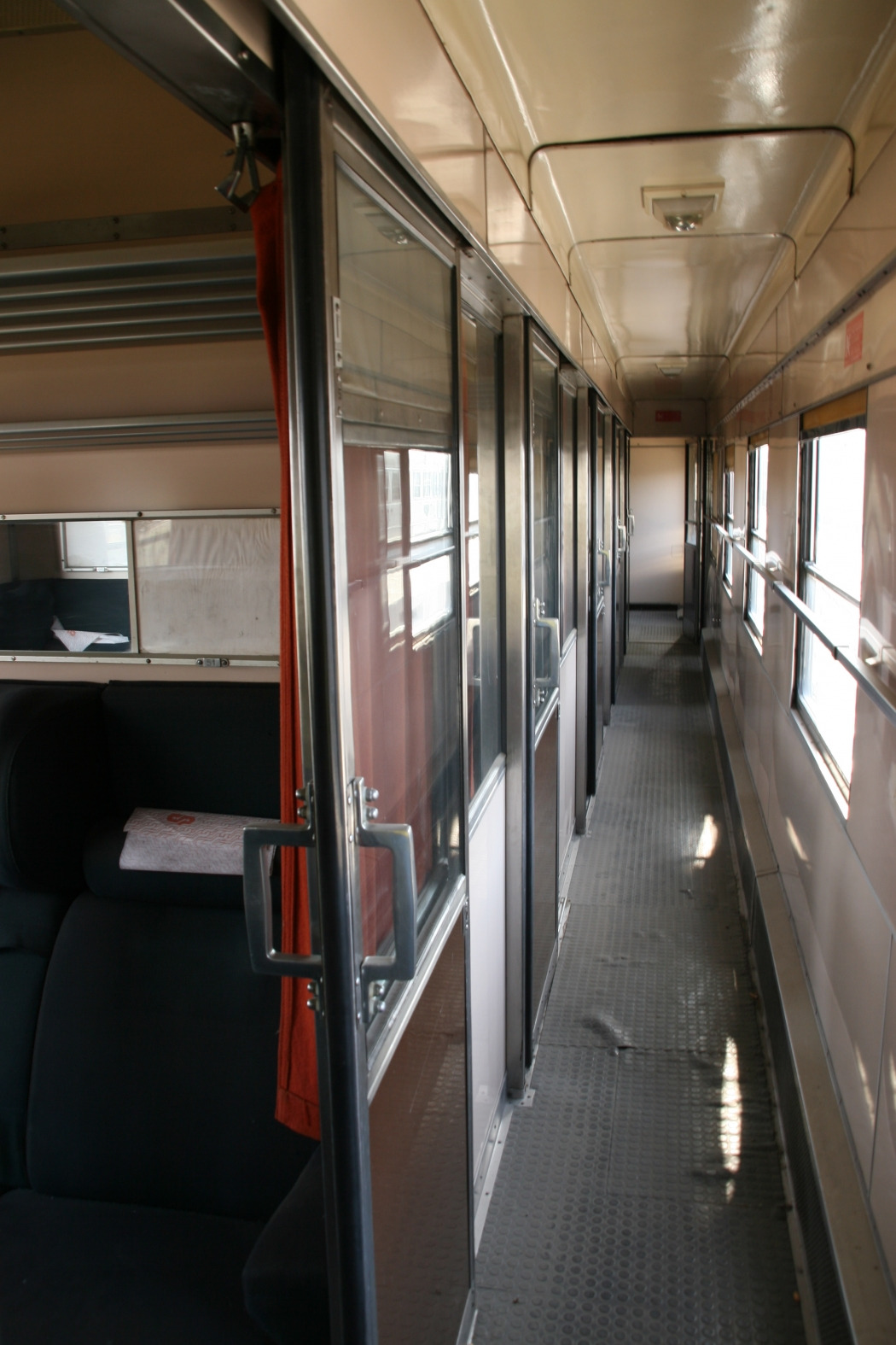 85-40 002 Interior_Corredor