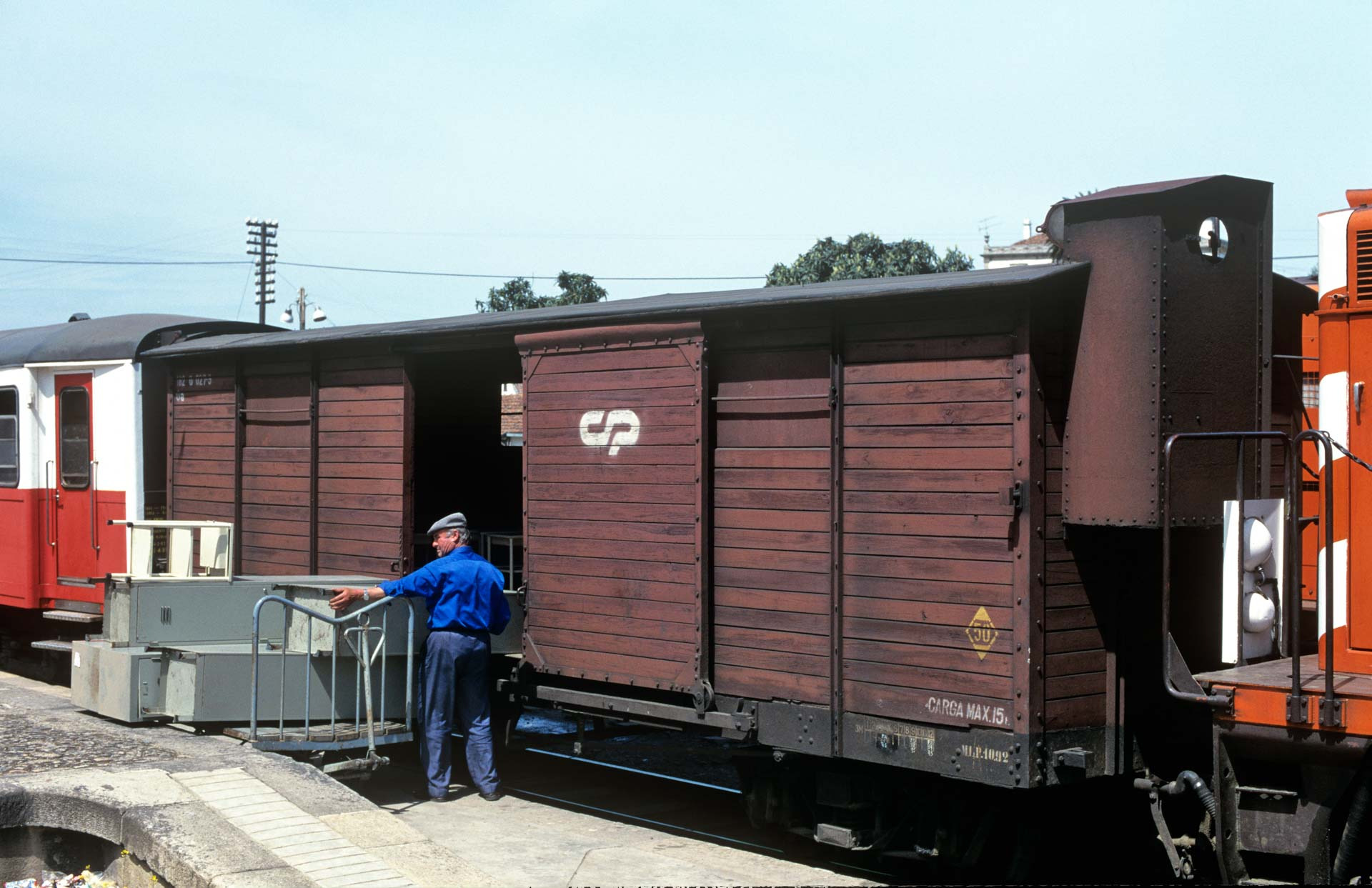 JEyfv 40127