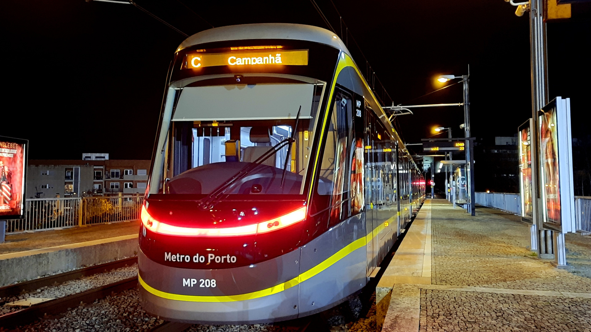 MP 208 A aguardar a partida no ISMAI   06/12/2023 (1º dia de serviço)
