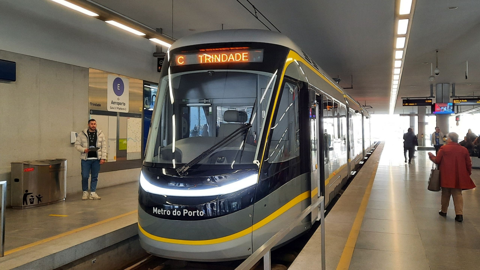 O Metro do Porto CT 202 em Exposição na Trindade 11/02/2023