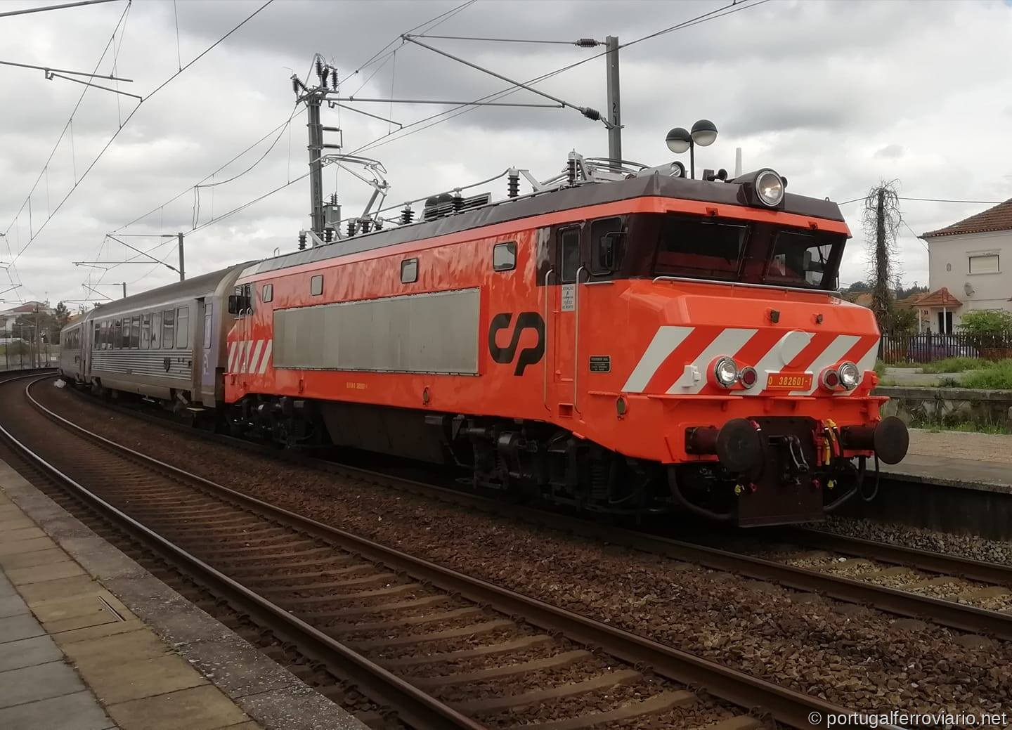 Locomotiva 2601 em Albergaria dos Doze