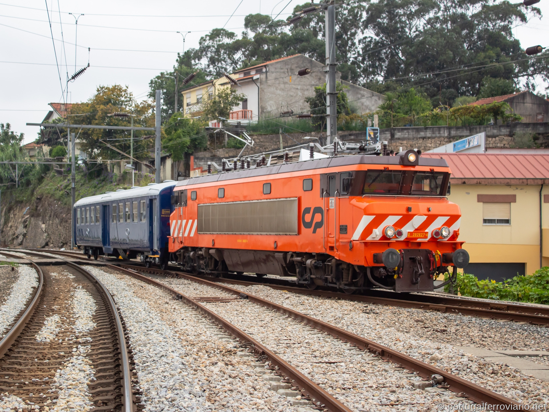 2627 com a 21 22 031 em São Gemil