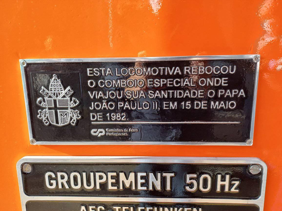 Placa alusiva à viagem do Papa João Paulo II