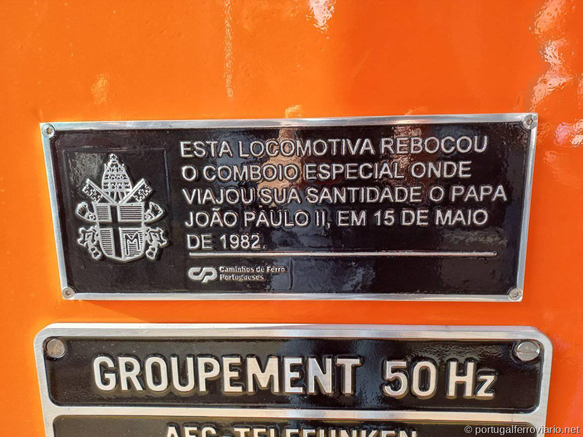 Placa alusiva à viagem do Papa João Paulo II