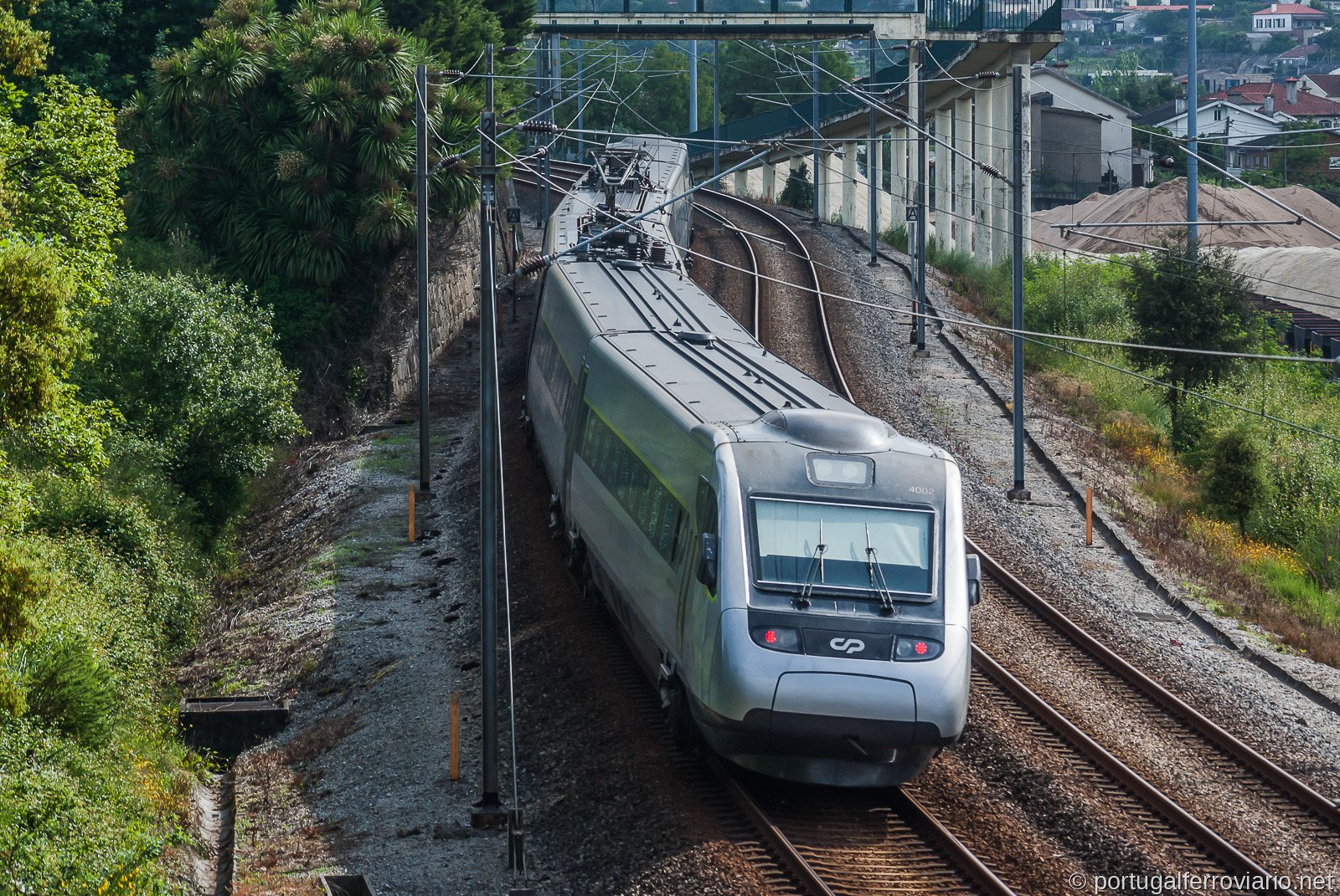 4002 Alfa Pendular