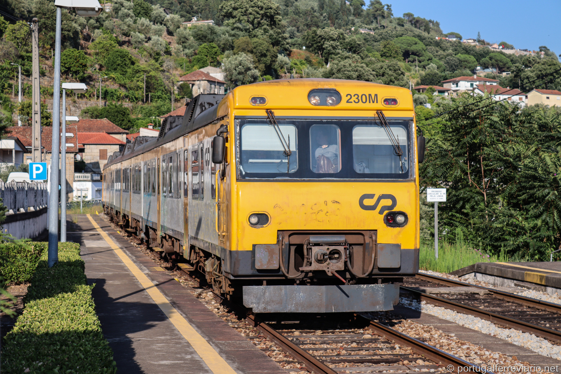 UTD 592.215 em Mosteirô