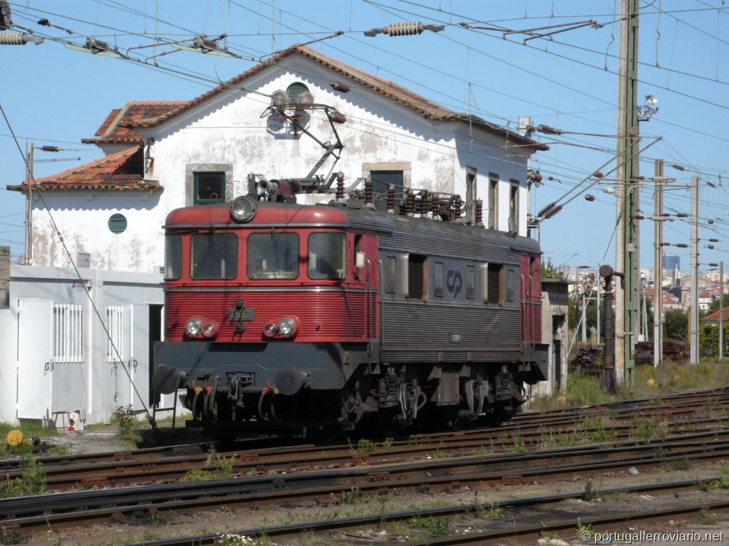 2557 a manobrar na triagem de Gaia
