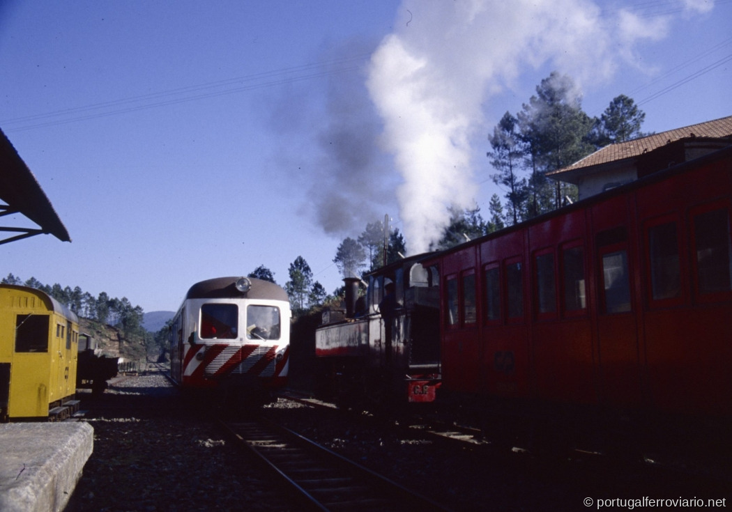 9102 em Codeçôso Linha do Tâmega - Dezembro de 198