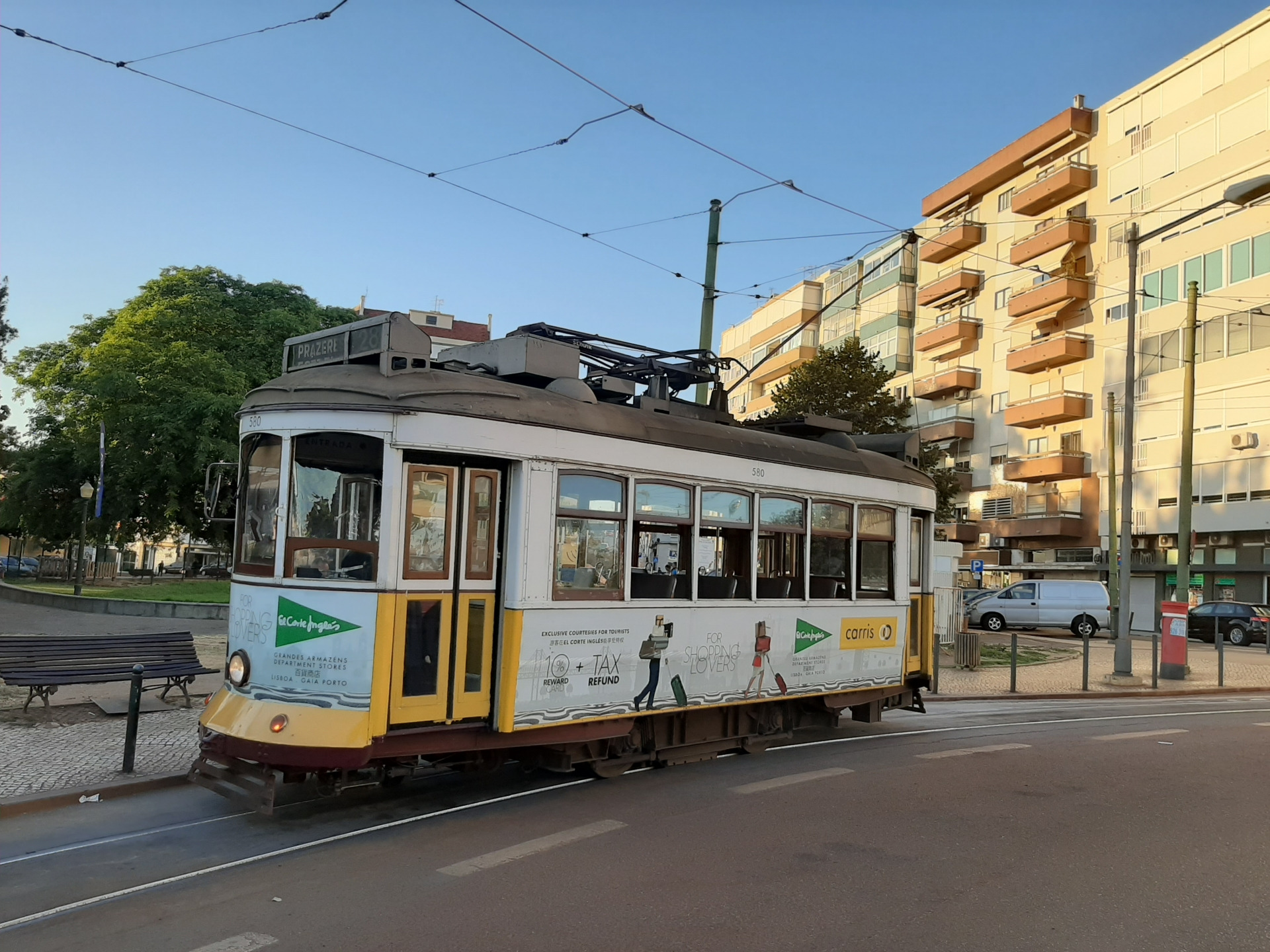 580 nos Prazeres, Campo de Ourique, Lisboa, Linha 28, final de tarde de 02 setembro 2020