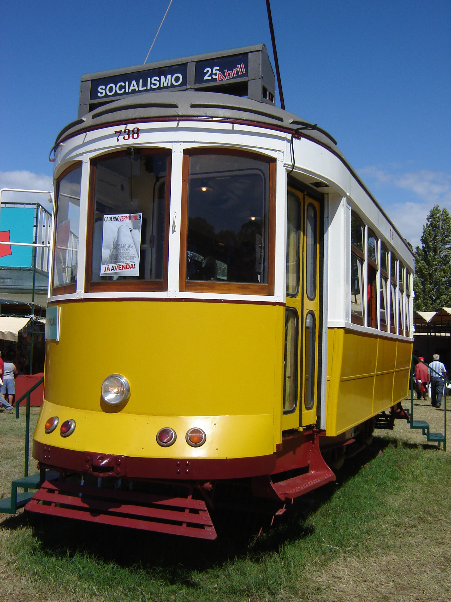 CCFL738 na Linha 25 de Abril, em 04 setembro 2011 @ Avante