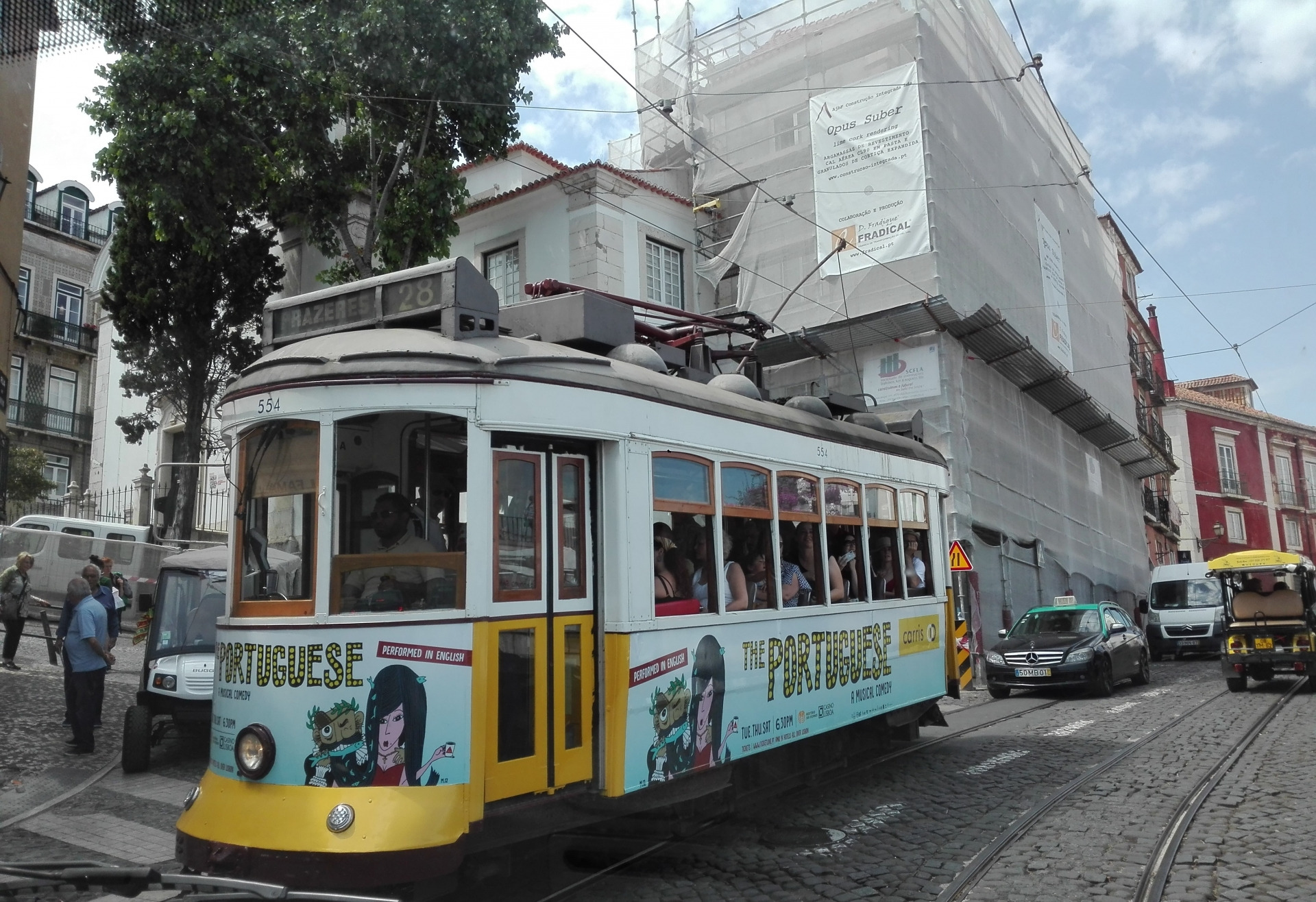 CCFL 554, descendo a Rua do Limoeiro, na carreira 28, na tarde de 21 junho 2018