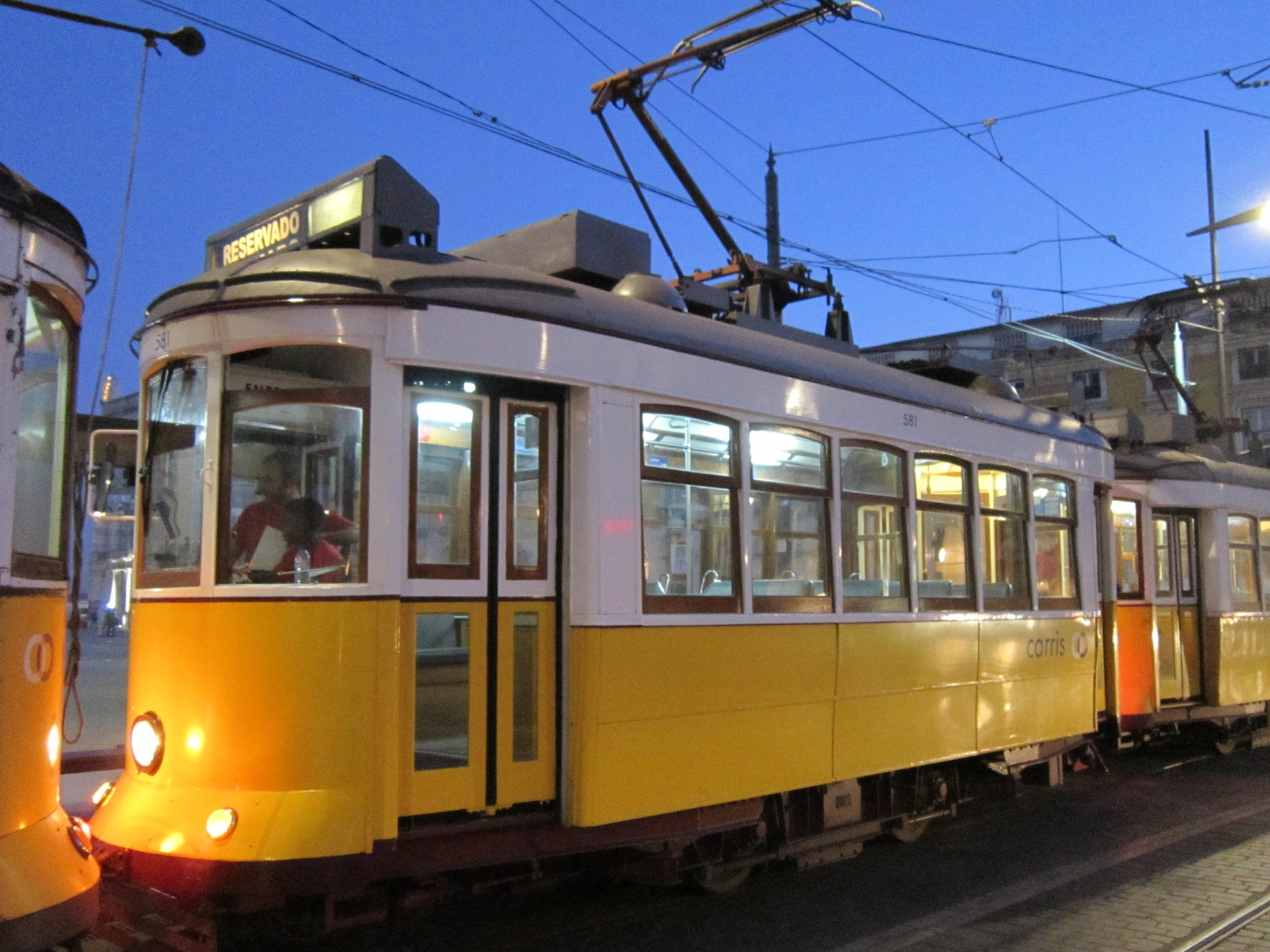 CCFL 581 @ Pç.Comércio/Lisboa, viagem noturna especial a 21 junho 2013