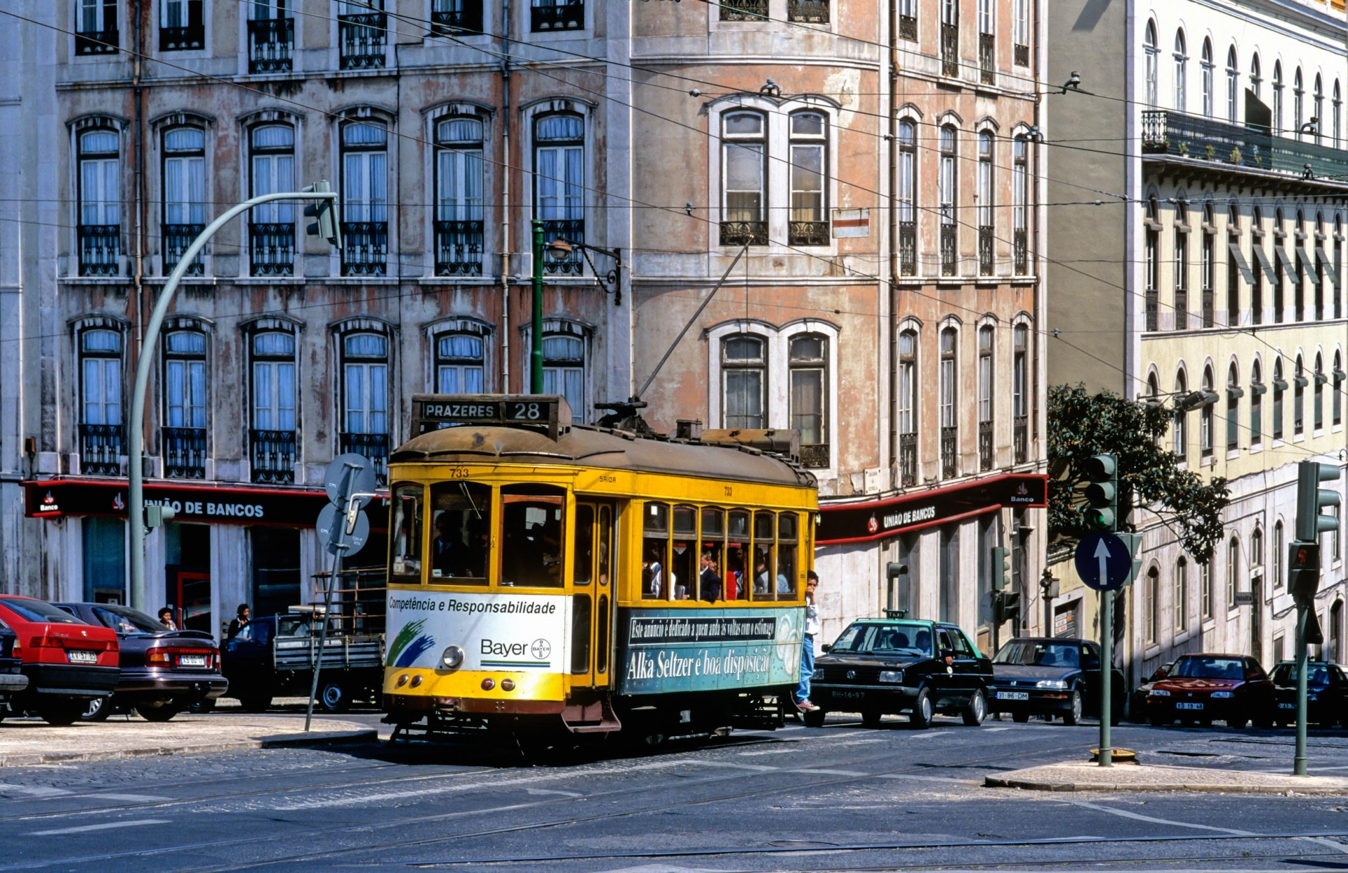 Eléctrico carris 733; Lisboa-Calçada da Estrela / Avenida Dom Carlos; 27. Abril 1996
