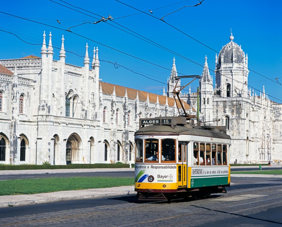 O eléctrico nº 574 da carris, em 23 de Outubro de 1997, em frente ao Mosteiro dos Jerónimos