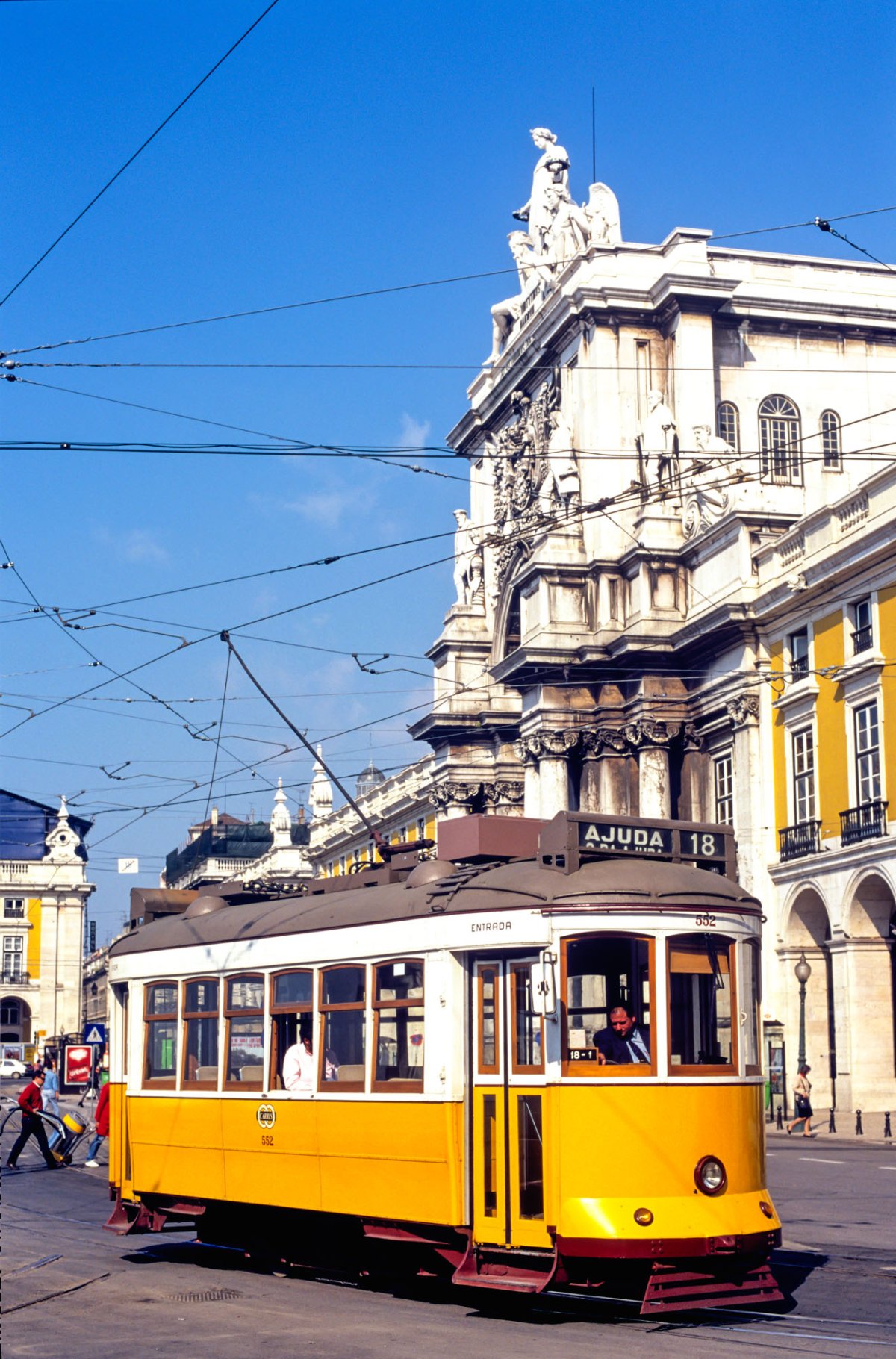 Eléctrico CCFL nº 552 em 29 de Abril de 1996 na Praça do Comércio.
